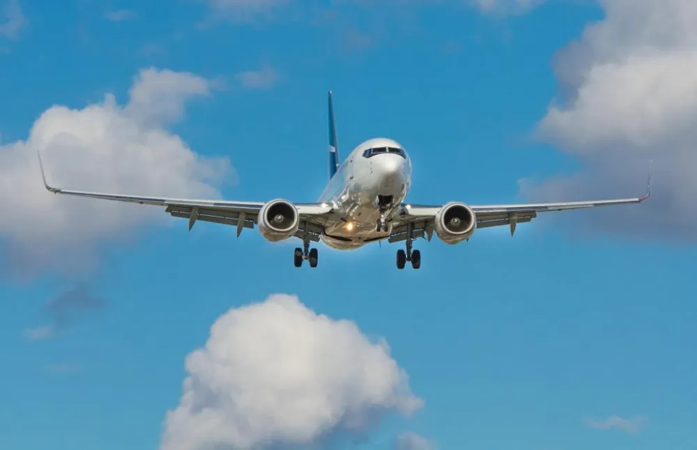 Avion Boing 737 prinudno sletio na aerodrom u Moskvi
