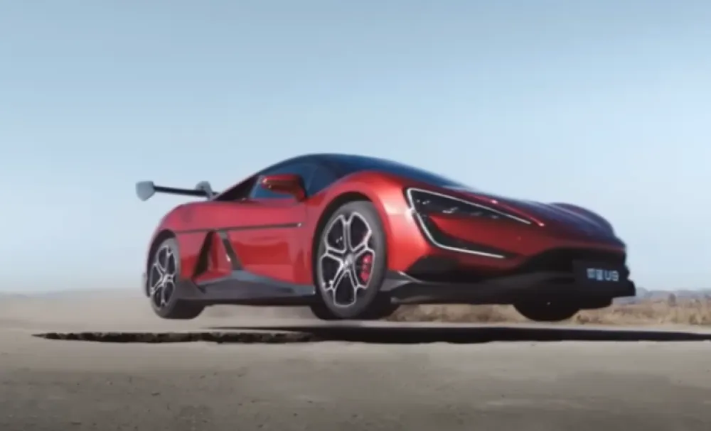 (VIDEO) Supersportski model: Kineski automobil koji preskače rupe na putu