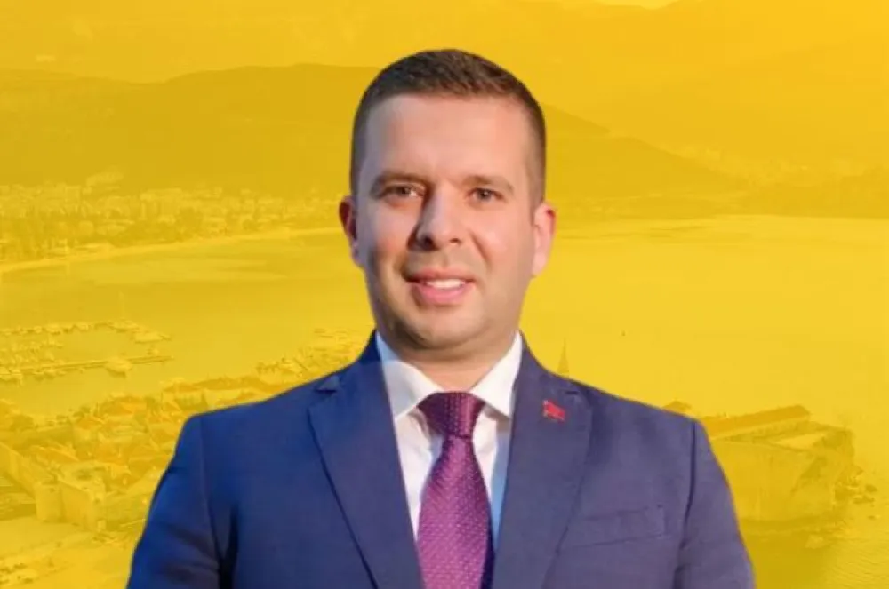 Jovo Perović, ES