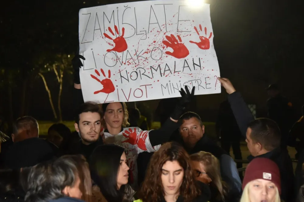 &bdquo;Kamo Śutra?&ldquo; ponovo&nbsp;traži&nbsp;ostavku &Scaron;aranovića i Bečića