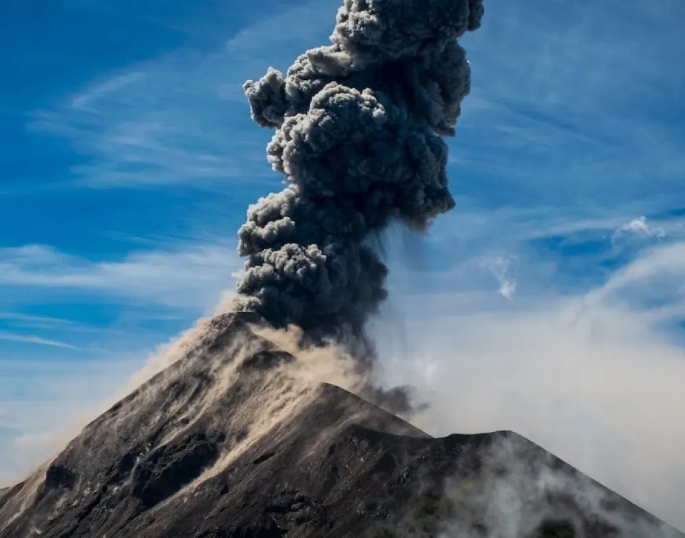Erupcija vulkana Ibu u Indoneziji: U toku evakuacija 3.000 ljudi