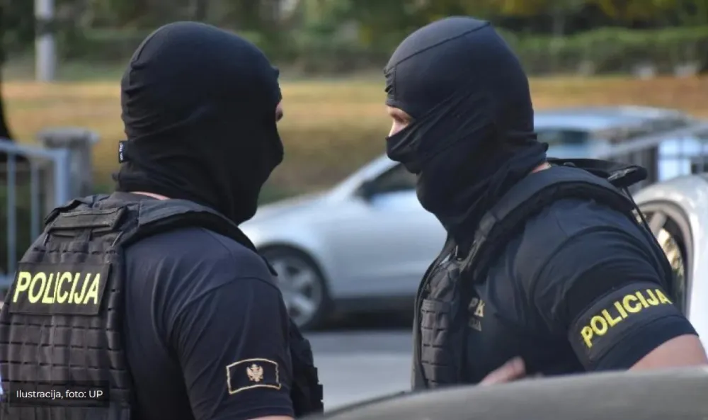 Pojačane aktivnosti policije na Cetinju: Procesuirane dvije osobe, oduzete pu&scaron;ke