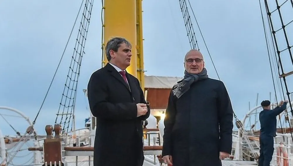 Zbog fotelja može da ode i brod
