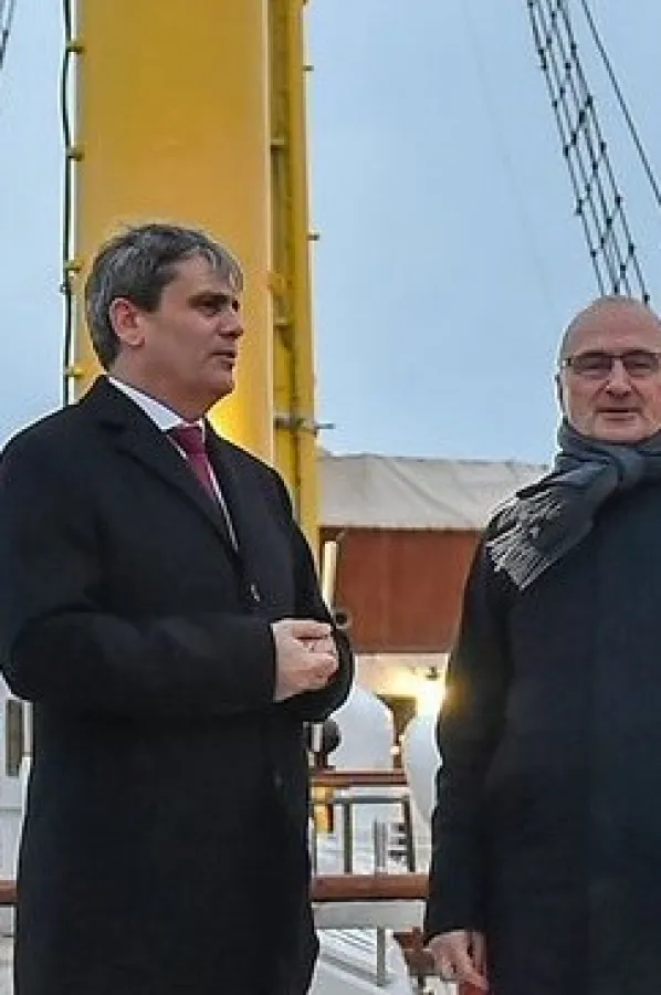 Zbog fotelja može da ode i brod