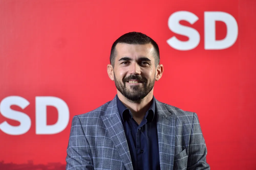 Nenezić: LNG terminal i termoelektrana se neće graditi u Baru