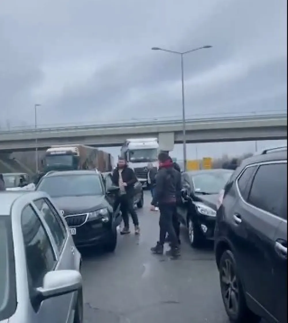 Opozicioni poslanici blokirali autoput Novi Sad &ndash; Beograd