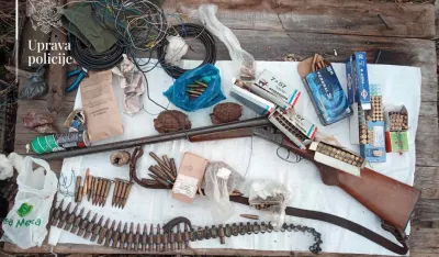 Policija pretresom u Pljevljima oduzela pu&scaron;ku, ručne bombe, municiju