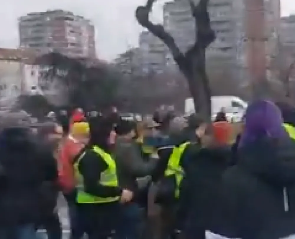 Novi Beograd: Privedena djevojka koja je udarila studentkinju tokom protesta