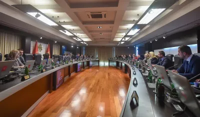 Prema statistici CGO-a od 146 sjednica Vlade, 58 odsto bilo telefonskih: Odluke se donose noću, kriza se vidi danju