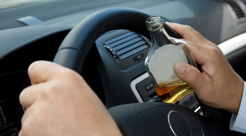 Ulcinjanin pijan vozio neregistrovano auto 150 km/h