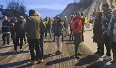 Građani Cetinja blokirali Kru&scaron;evo ždrijelo