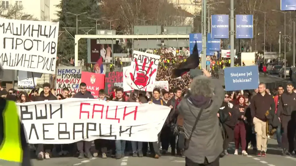 Zavr&scaron;ena blokada mosta u Beogradu: "Gazimo Gazelu, jer vi gazite pravdu"