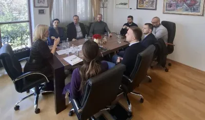 &nbsp;Gradu budžet, Vučiniću fotelja