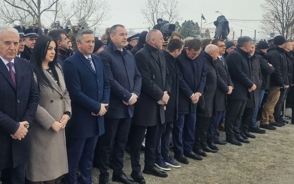 Članovi Vlade Crne Gore i čelnici op&scaron;tina na proslavi Dana državnosti Srbije