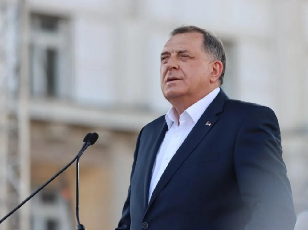 Dodik na mitingu SNS: Vučić je preporodio Srbiju, uzdigao je do visina