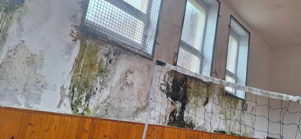 O&Scaron; &bdquo;&Scaron;ćepan Đukić&rdquo; traži pomoć donatora za sanaciju objekta: Sala puna buđi, prozori stari 60 godina