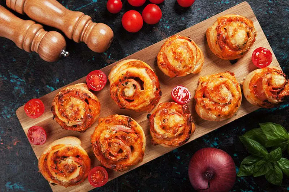 Napravite savr&scaron;ene pizza rolnice s ajvarom