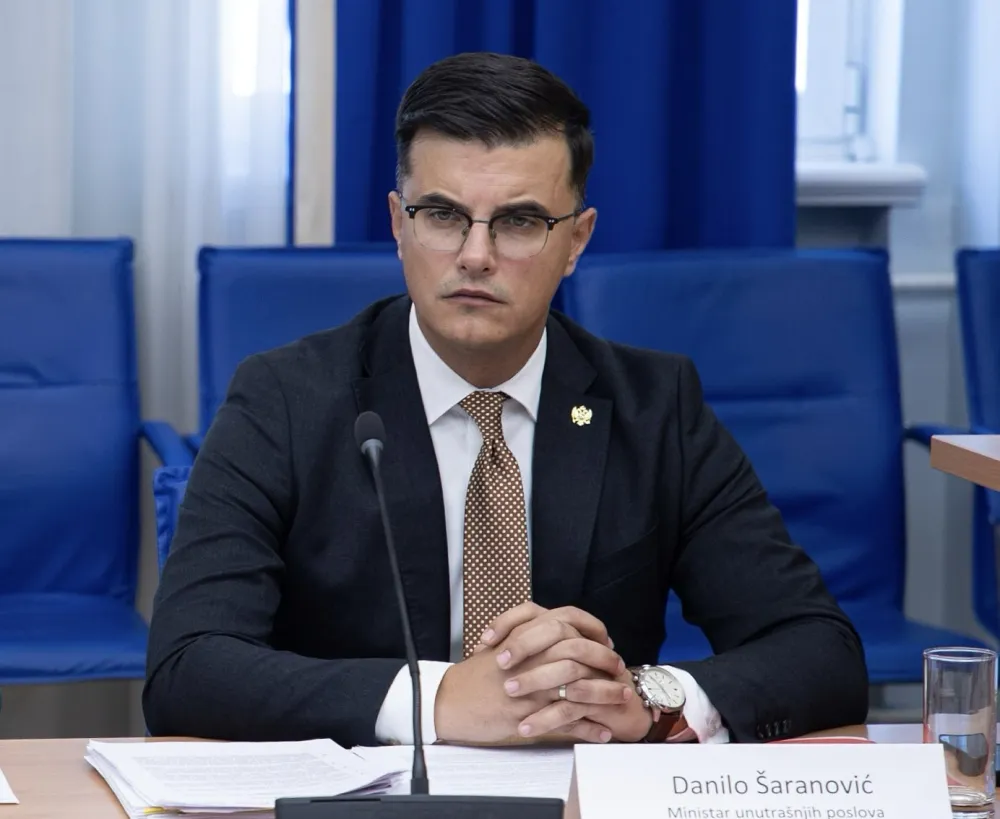 &Scaron;aranović suspendovao policijske službenike Tamaru Veljović i Veselina Bo&scaron;kovića