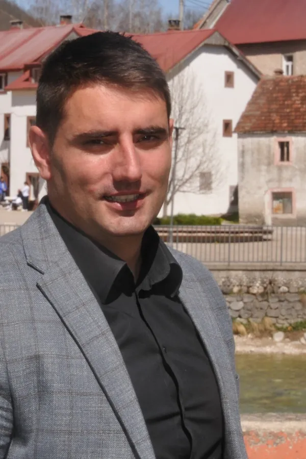 Jakića izabrali bez izbora