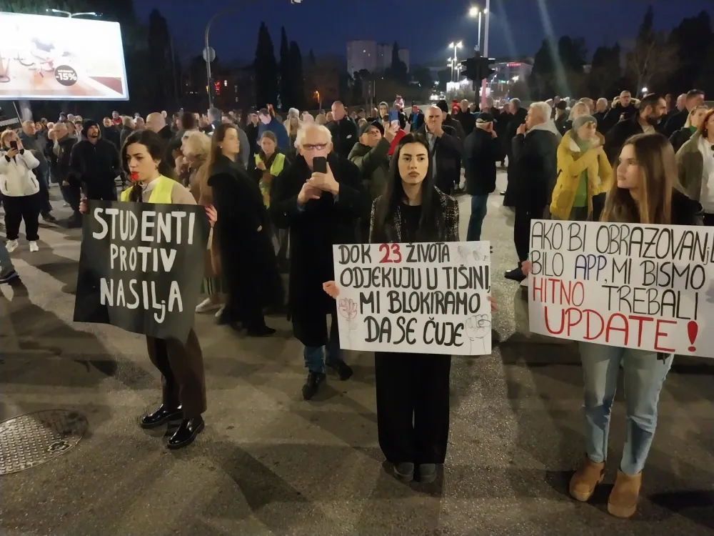 "Kamo sjutra" u Podgorici blokirala ulicu kod Trgovinske &scaron;kole "Sergije Stanić"