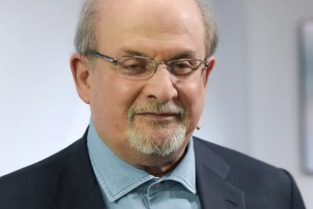 Progla&scaron;en krivim mu&scaron;karac koji je napao Salmana Ruždija i trajno mu o&scaron;tetio oko
