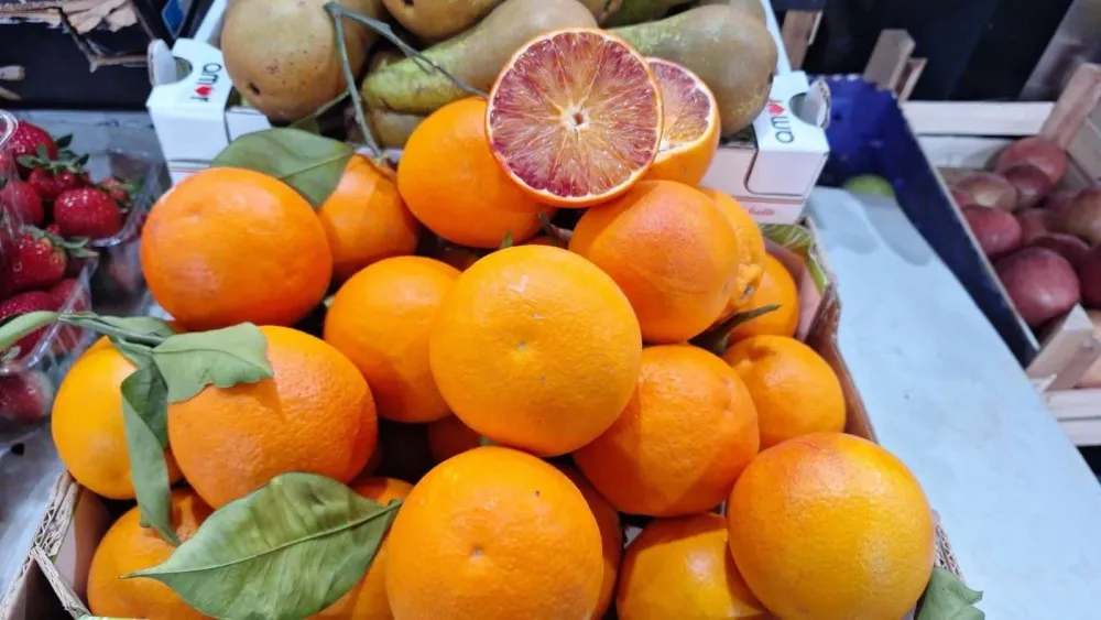 Crvena pomorandža četiri eura