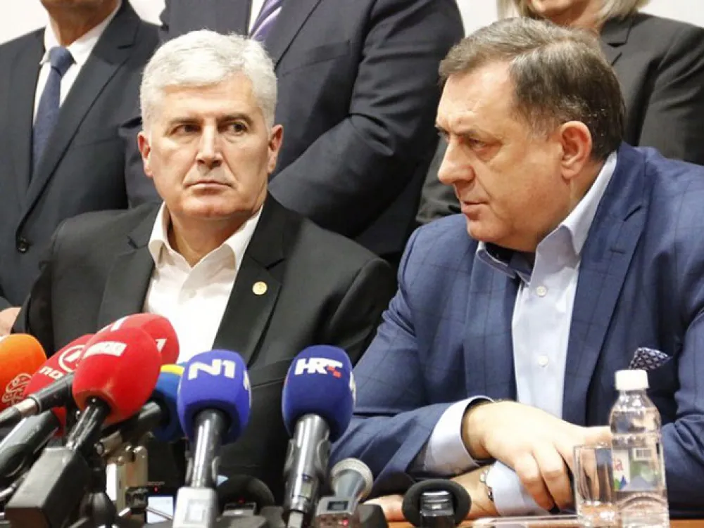 Dodik sletio helikopterom na hitni sastanak s Čovićem