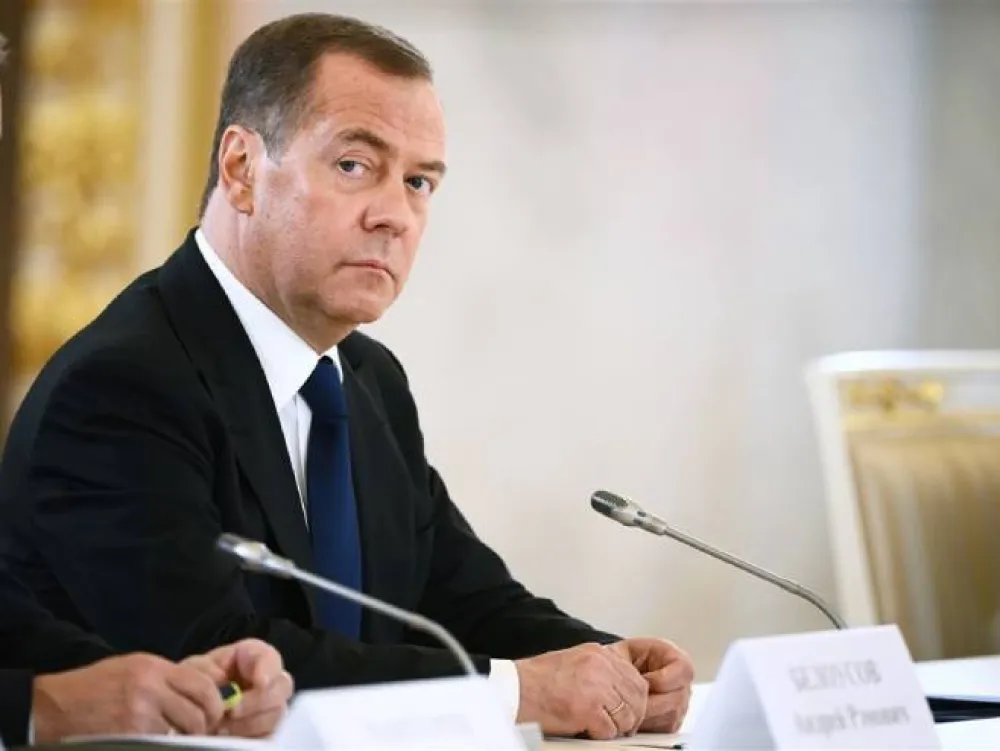 Medvedev o slanju NATO trupa u Ukrajinu: Pitajte Trampa