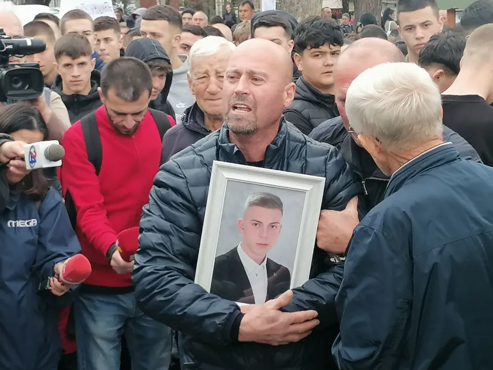 Родитељи жртава
