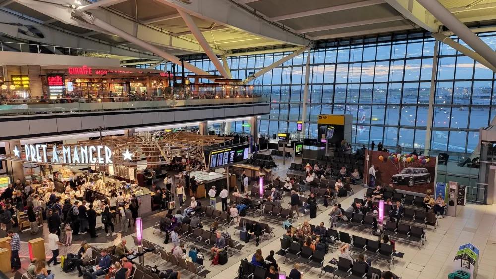 (VIDEO) Londonski aerodrom Hitrou zatvoren, gori trafostanica