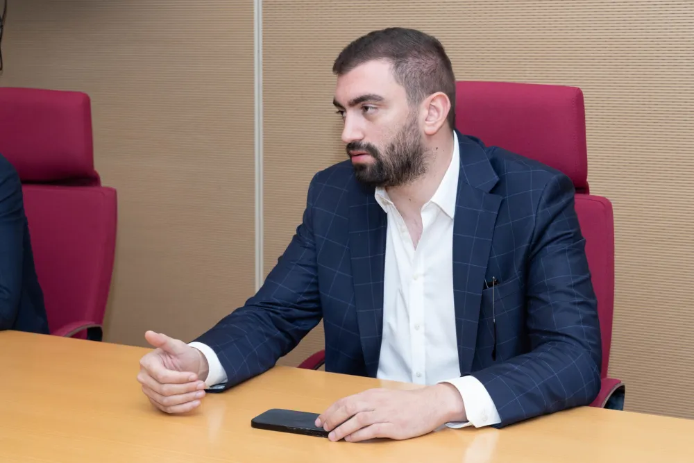 Klikovac: Mujović za Dan nezavisnosti dovodi predstavnike Guče da nastupaju u Podgorici 