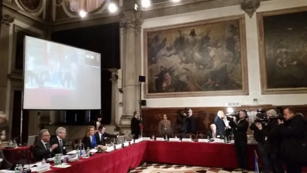 Predstavnici vlasti i opozicije ne mogu da se dogovore ni &scaron;ta će da pitaju "venecijance"
