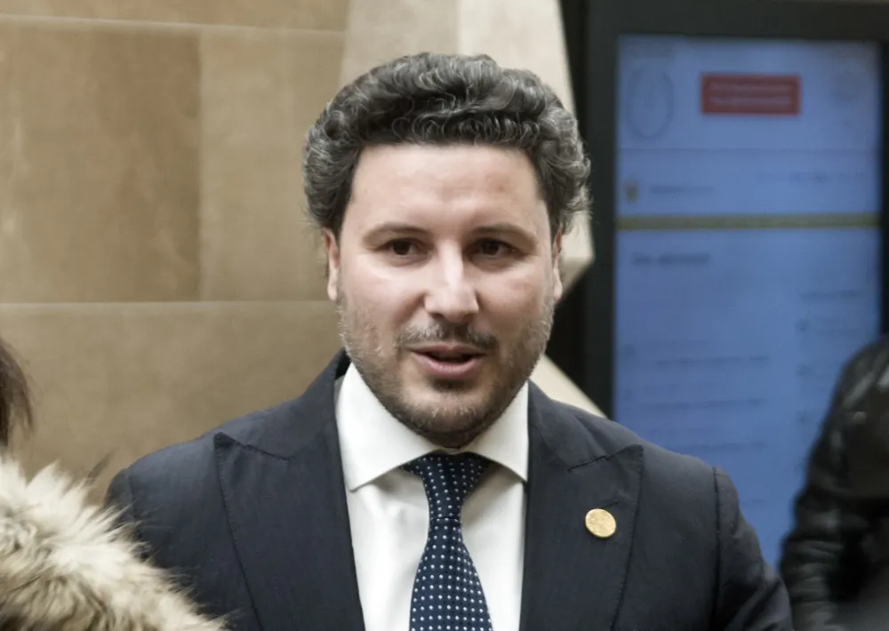 Abazović: Jedina maksima ove vlade je da Crnu Goru trajno baci na koljena