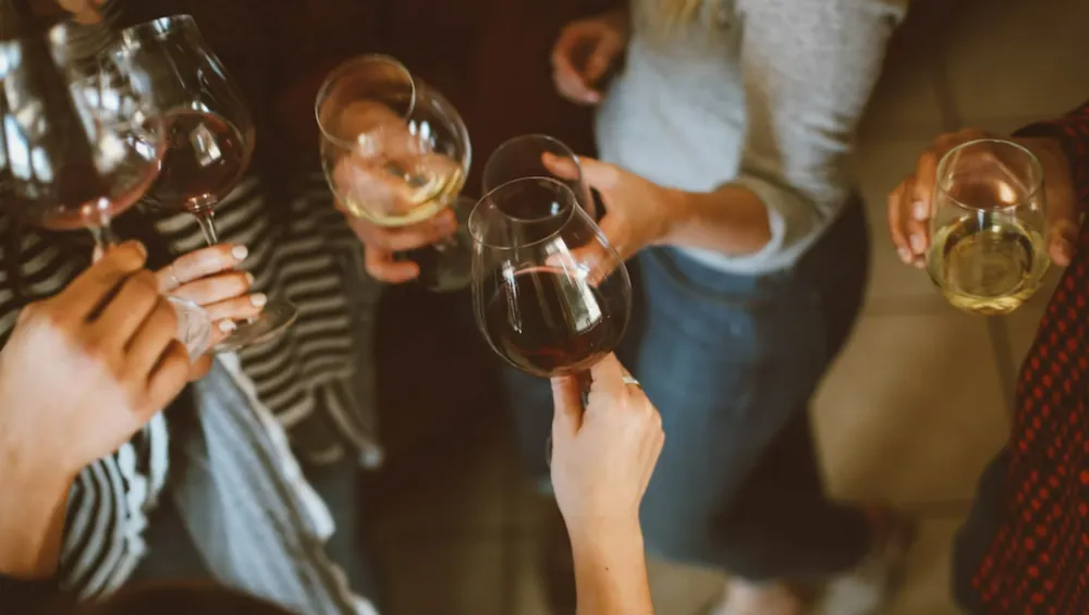 Stručnjaci upozoravaju na&nbsp;posljedice alkoholizma, mladi posebno ugroženi: Godi&scaron;nje se na liječenje javi 50 Podgoričana