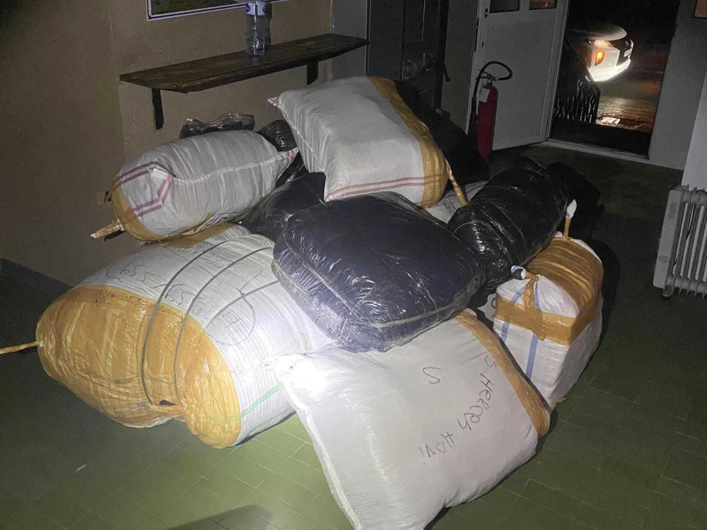 Kod državljanina Srbije pronađena roba u vrijednosti od oko 20.000 eura