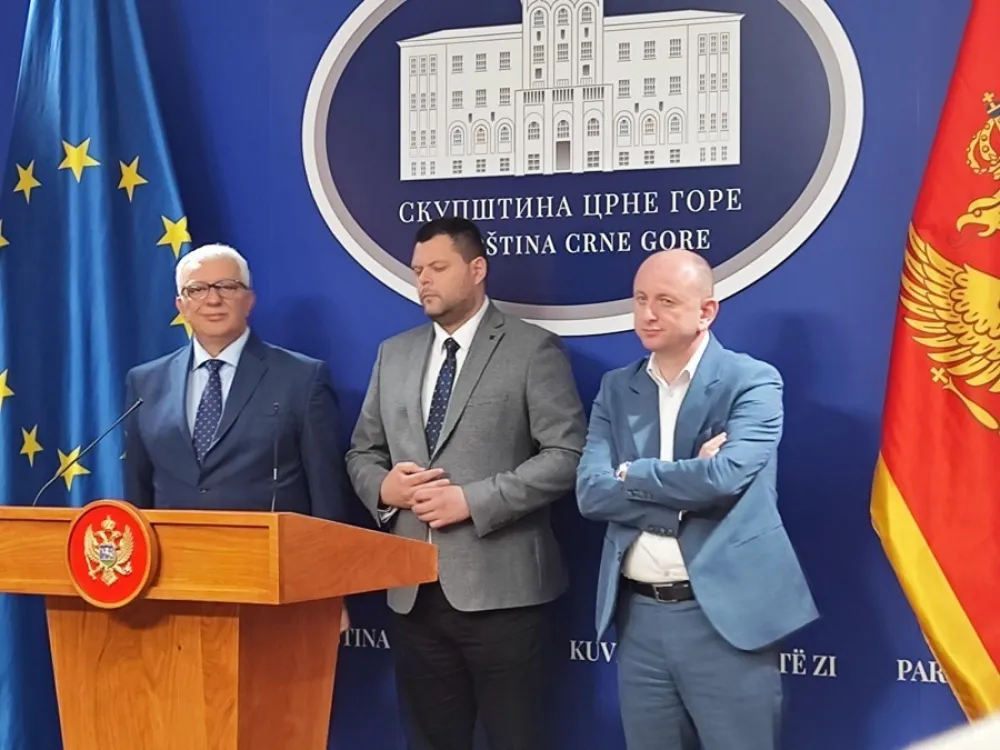 Mandić: Mafija i pojedini političari ne žele stabilnu Crnu Goru; Knežević: Počeo lov na Srbe