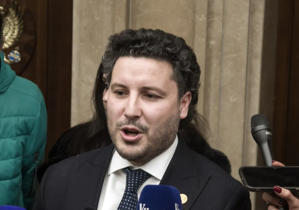 sjednica skupstine crne gore, prekid od strane opozicije