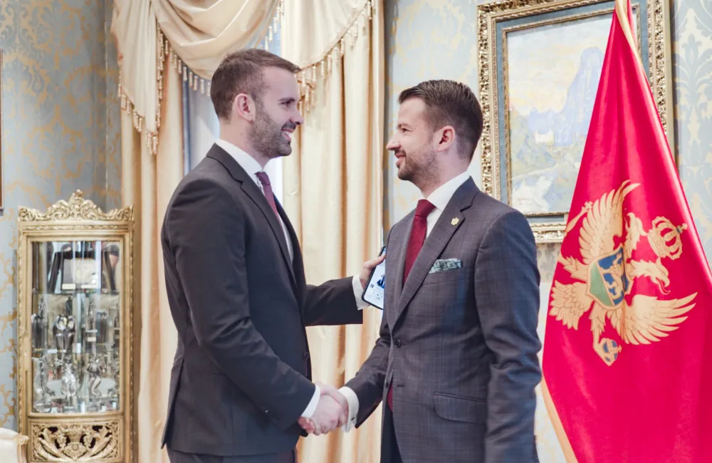 Pukotina kao pustinja razdvaja predsjednika i premijera