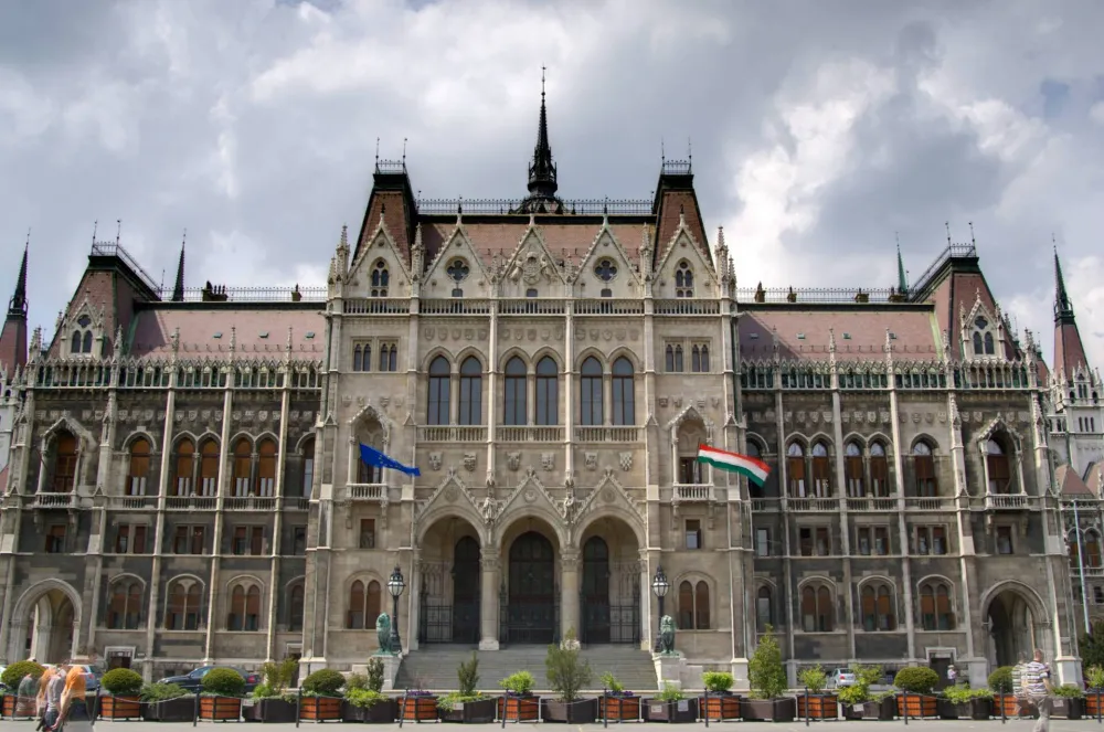 Mađarski parlament usvojio amandman ustava, zabranjena parada ponosa uz brojne druge izmjene