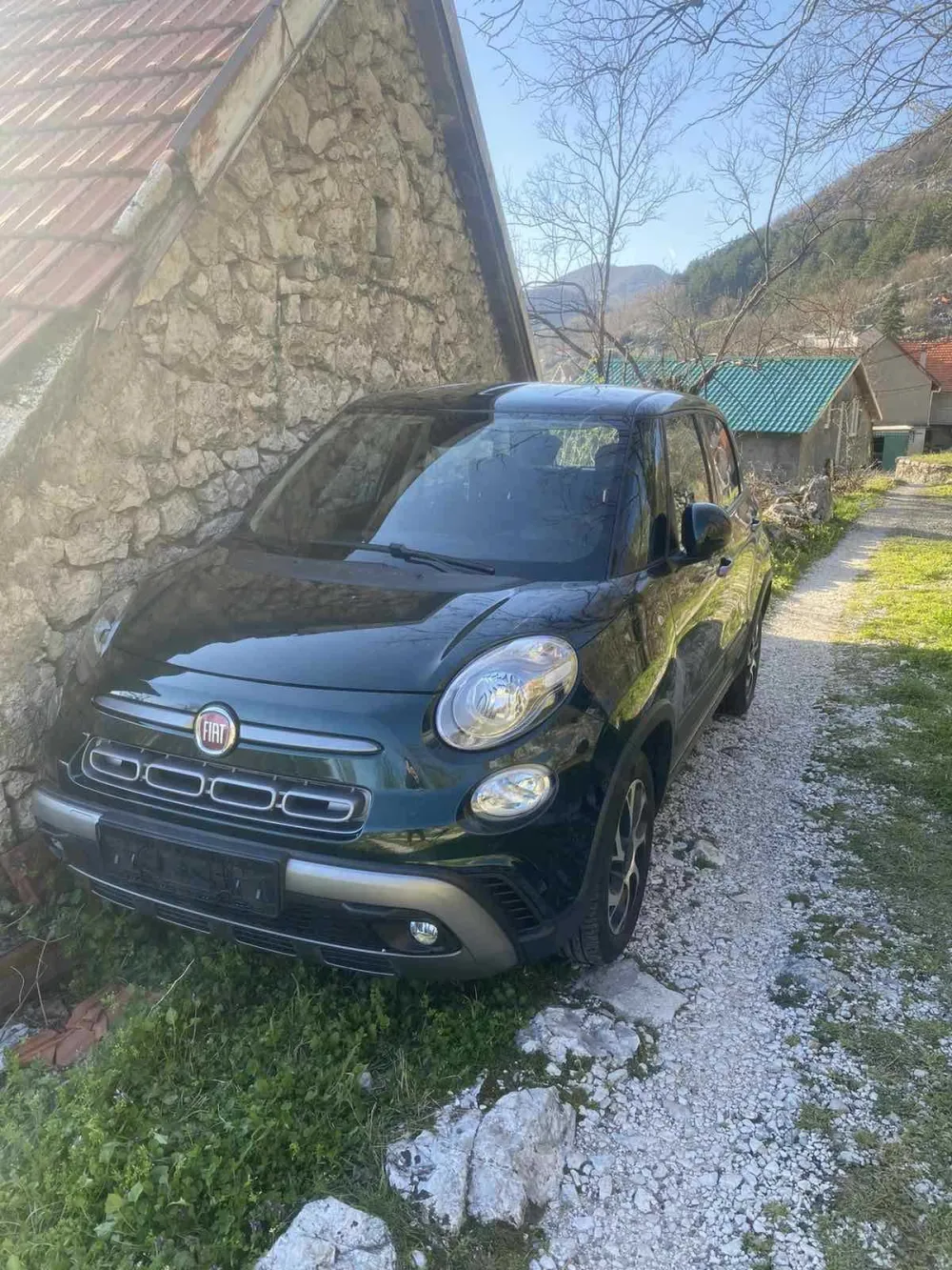  U pretresu u Podgorici pronađeni balistički panciri, alat za obijanje, na Cetinju pronađeno ukradeno vozilo