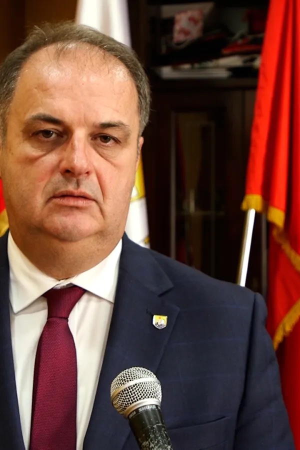 Nimanbegu pisao Mandiću, zahtijeva sastanak