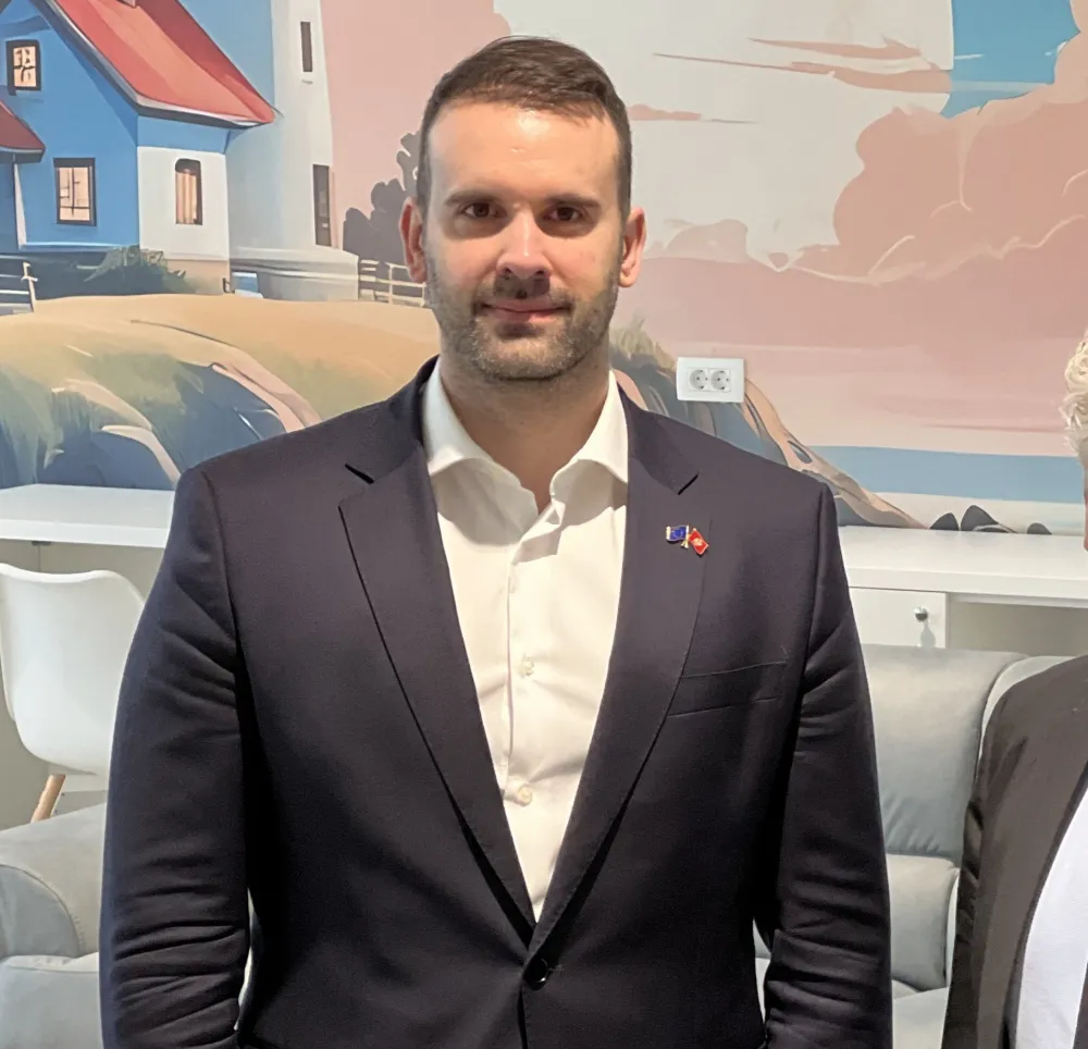 Spajić u pro&scaron;loj godini dobio 21 protokolarni poklon: Darivali mu tanjire, zdjele i vaze