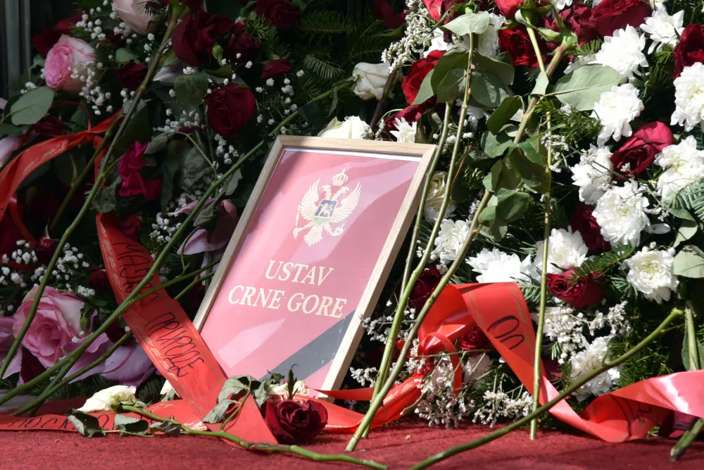 Blago Emiratima ujedinjenim, sa nama podijeljenima