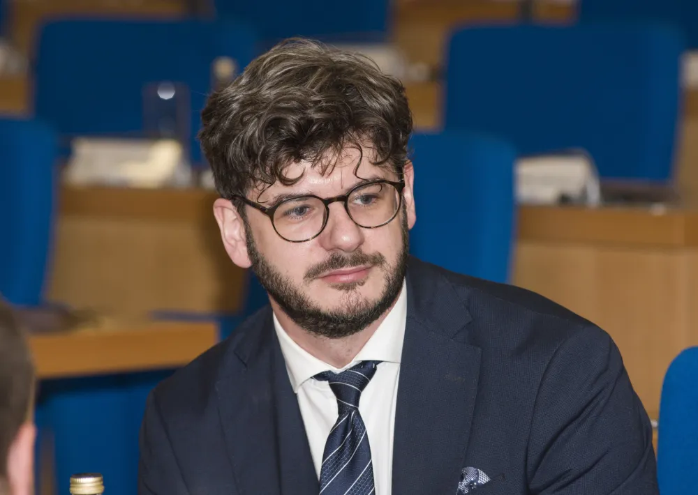 Čarapić: Abazović radio plan za veliku plažu po želji Alabara