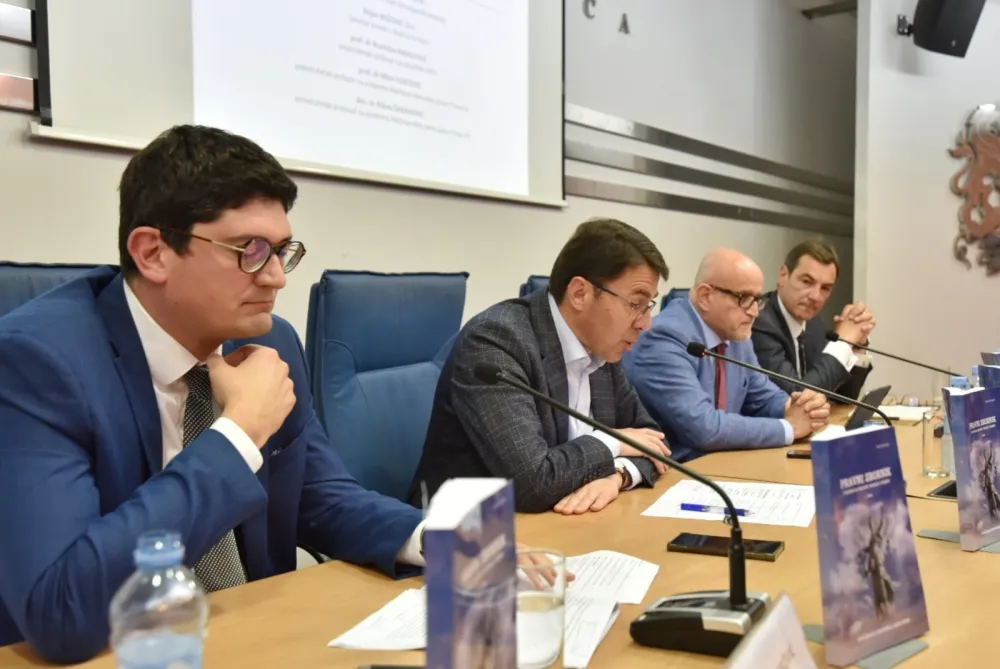 Stigli "venecijanci", pa kom opanci &ndash; kom obojci