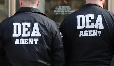 (FOTO/VIDEO) DEA uhapsila 114 osoba, nezakonito boravili u SAD: Zaplijenjeni oružje i droga