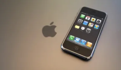 Apple planira drastične izmjene za jubilarni iPhone