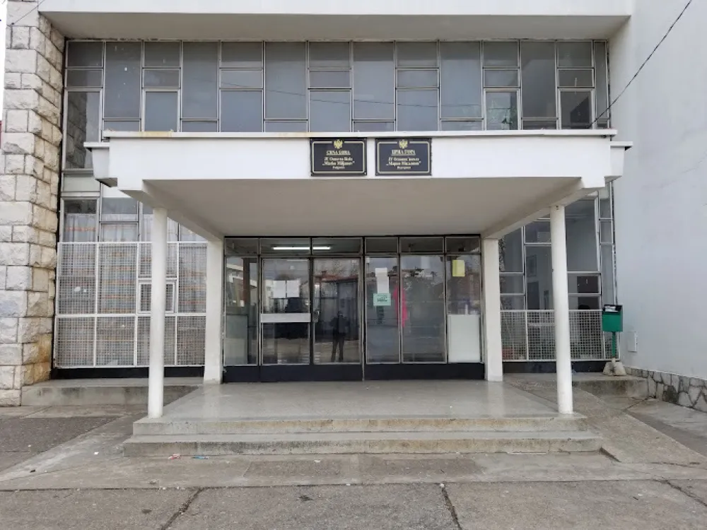 Otpu&scaron;teni nastavnik slao neprimjerene poruke učenicama