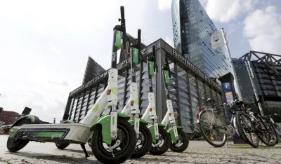 Atina uvodi propise za električne trotinete
