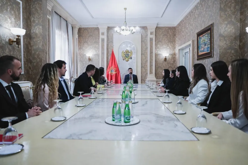 Milatović sa mladima povodom Dana Evrope: Obrazovanje temelj napretka Crne Gore